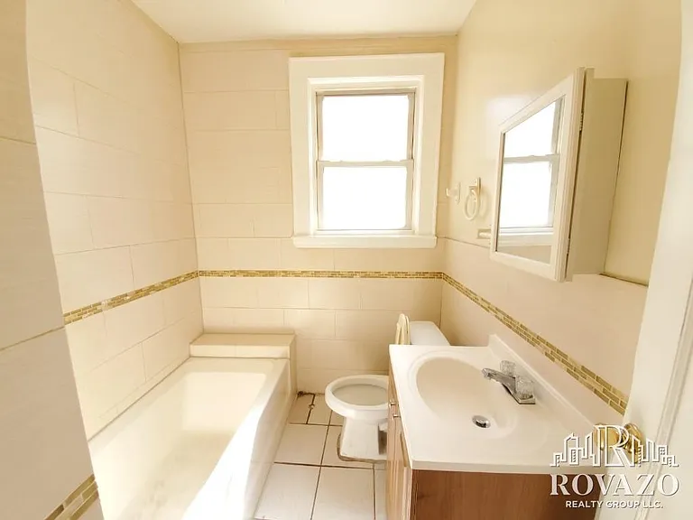 43 Underwood St #2R — Photo 4