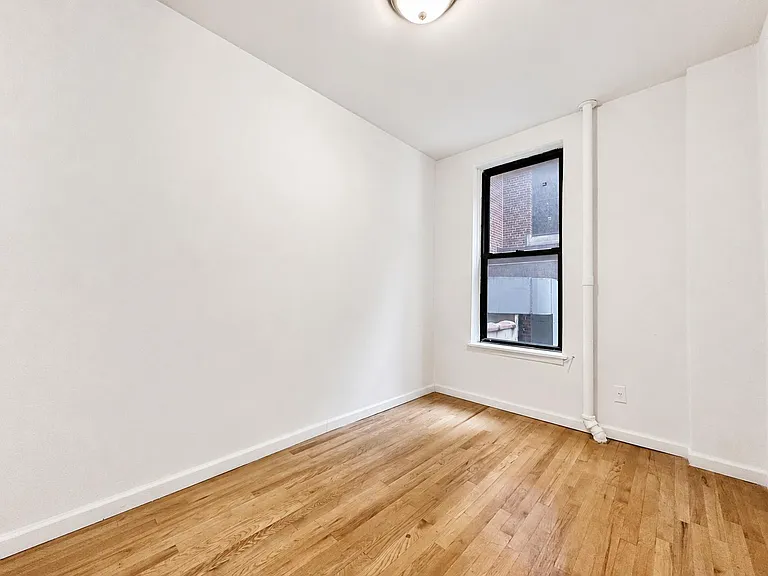 401 E 68th St #2E — Photo 7