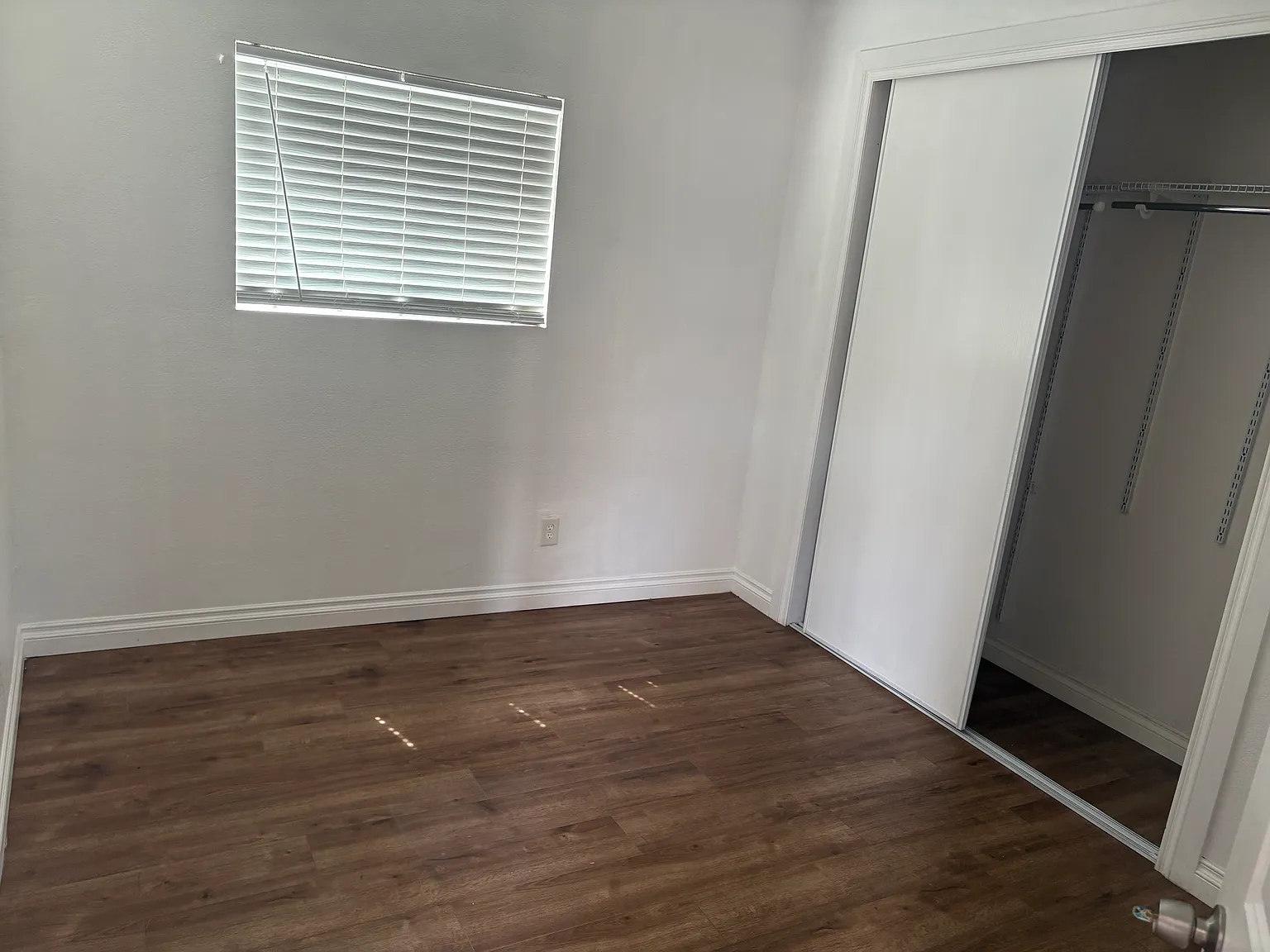 1 bed, 3542 sqft, $1,300 — Photo 4