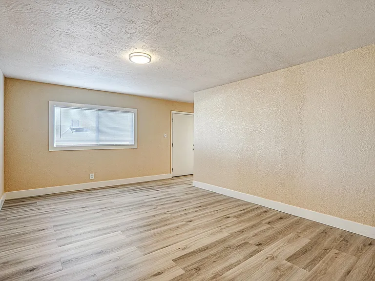 451 Wilshire Ave — Photo 26