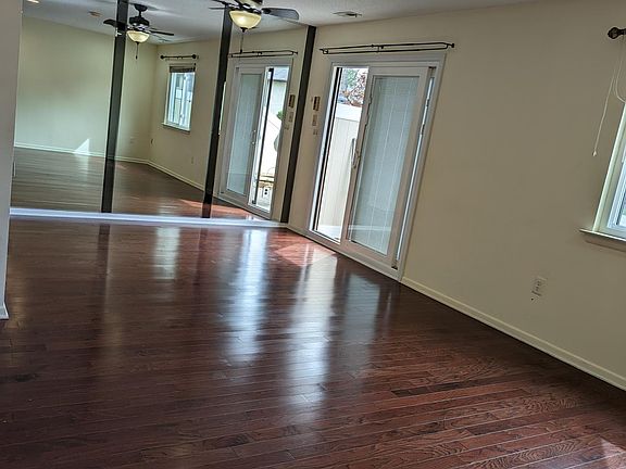 5th image of 220 Hampshire Dr #220