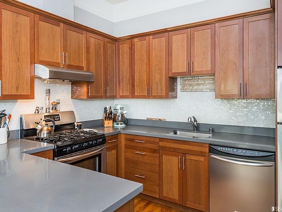 5th image of 386 Noe St APT A