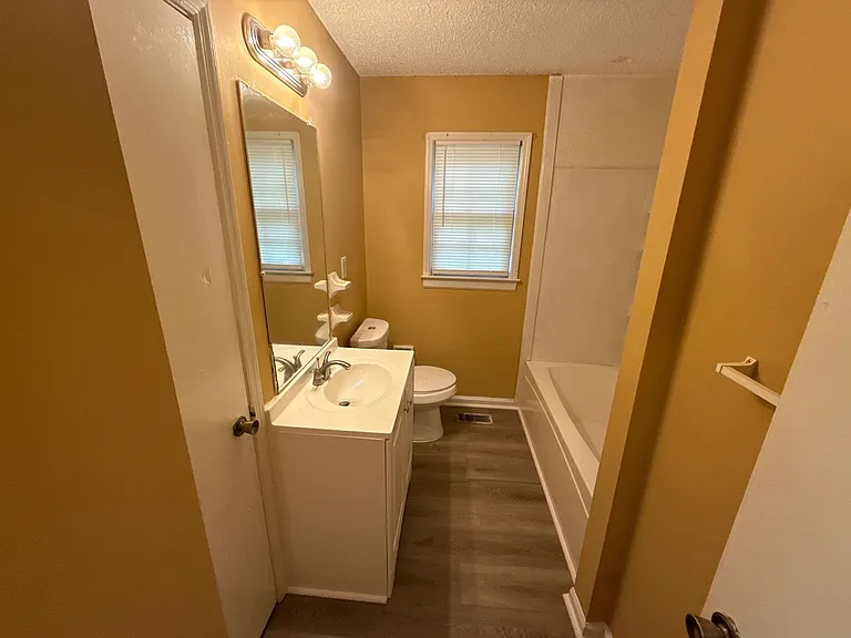 111 Fairhaven Ct — Photo 10