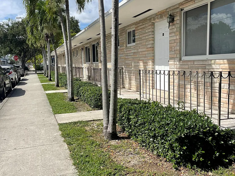 901 SW 8th Ave #8 — Photo 3