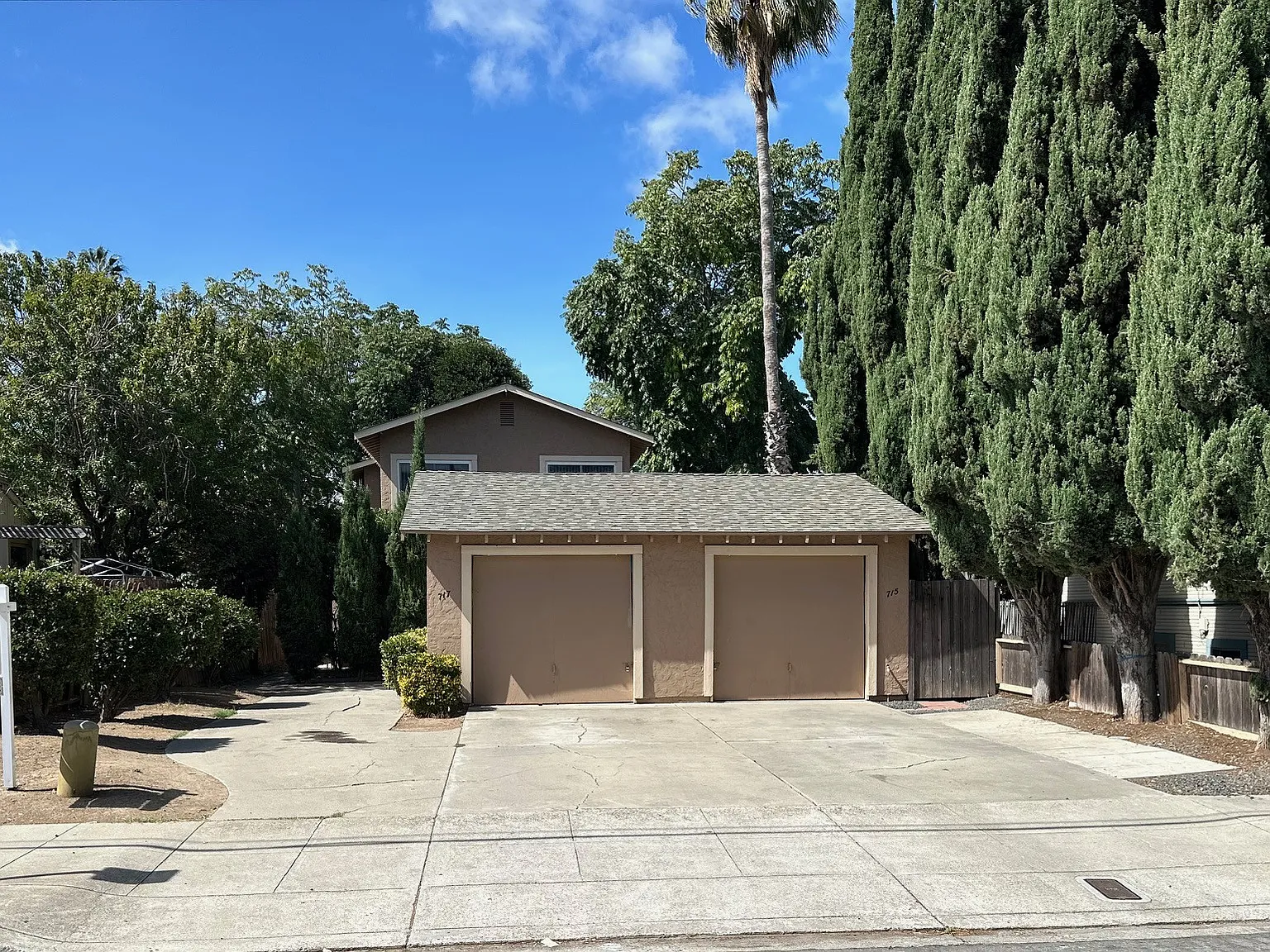 2 bed, 1.5 bath, 920 sqft, $3,200 — Photo 1