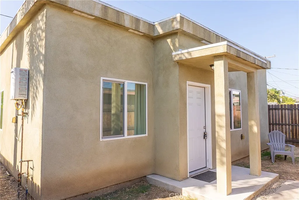 2 bed, 497 sqft, $2,400 — Photo 1