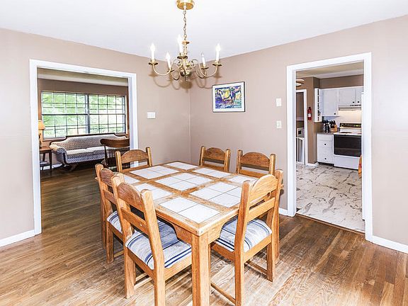 5th image of 7529 Luscombe Dr