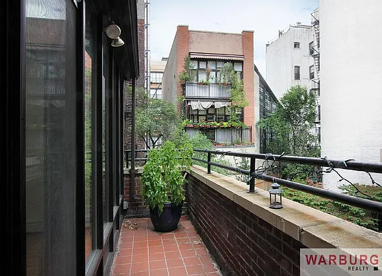 Sold by Warburg | media 27