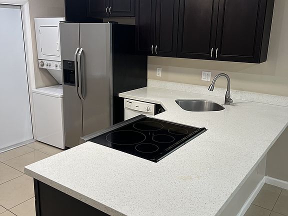 3rd image of 1464 Holly Heights Dr APT 1