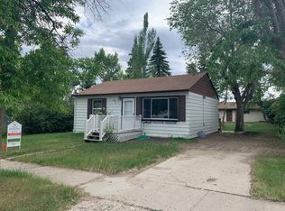 305 3rd St NW, Tioga, ND 58852