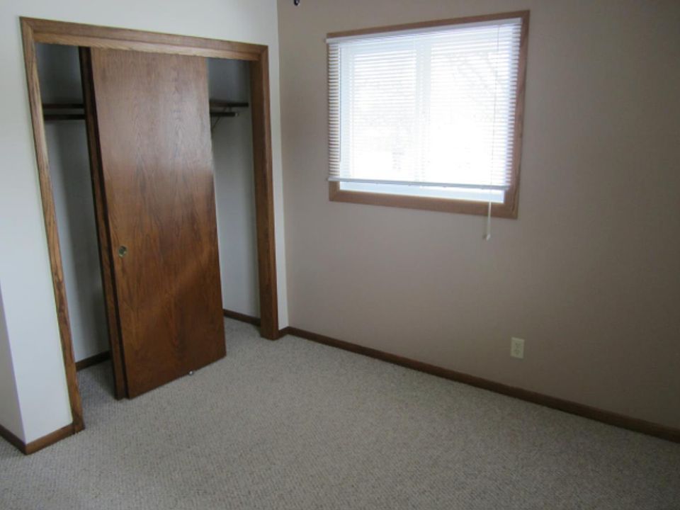 2nd image of 224227 Lakeshore Dr #107