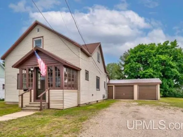 137 N 2nd St, Manistique, MI 49854