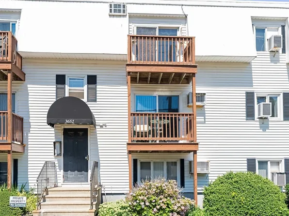 3652 N Main St APT 10, Fall River, MA 02720