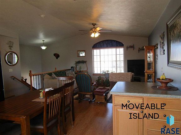 3rd image of 404 S Tessa Ave