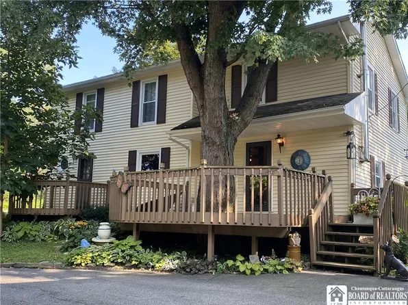 9605 Seymour St, Fredonia, NY 14063