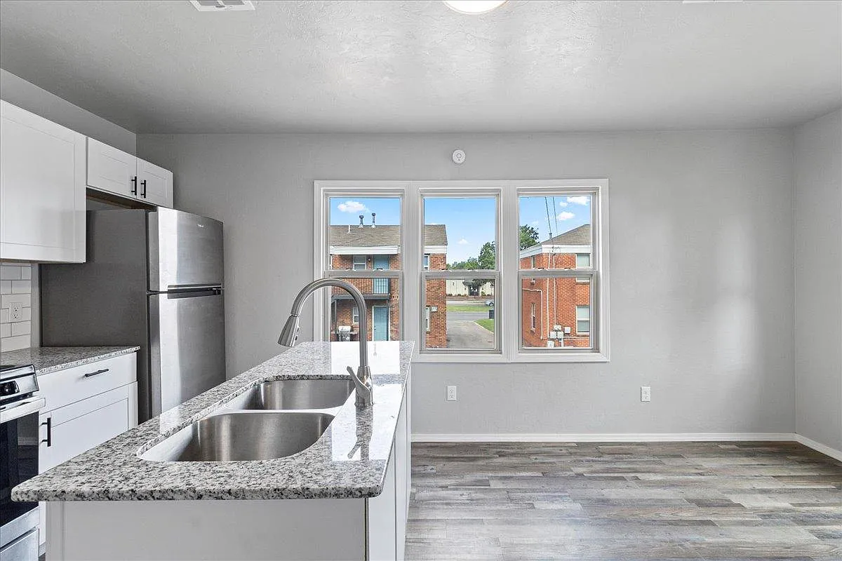 2 bed, $1,125 — Photo 3