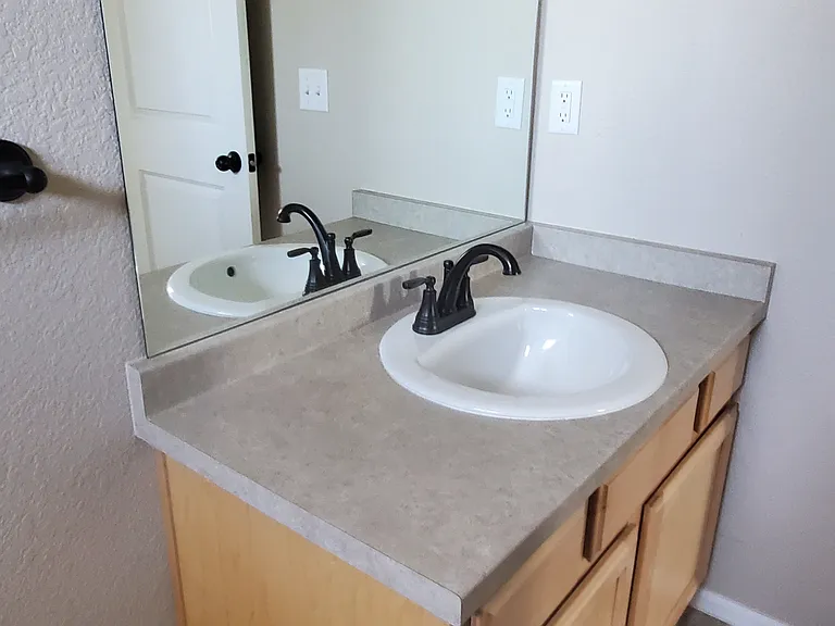 706 Finch Dr — Photo 10