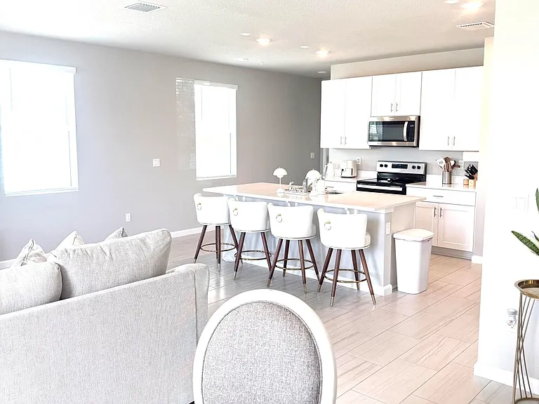 389 Salisbury Cir — Photo 5