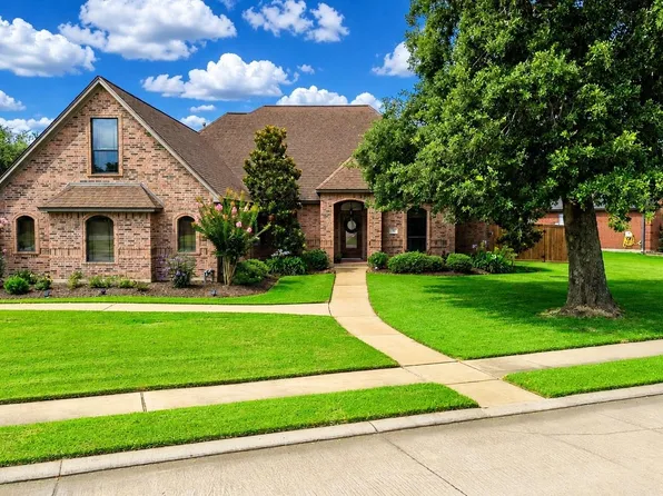 51 Red Maple Ct, Lake Jackson, TX 77566