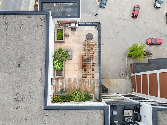 4th image of 404 King St W #620