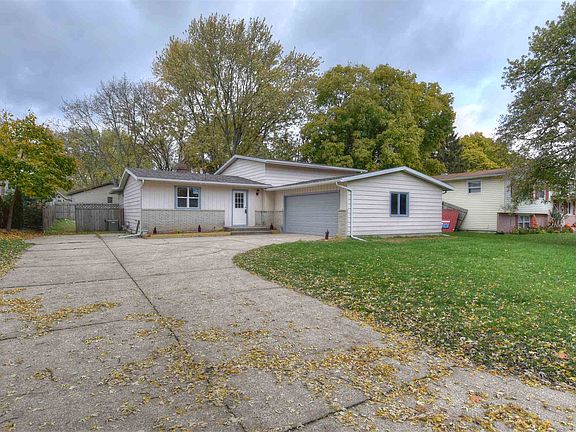 2nd image of 1635 Victoria Dr