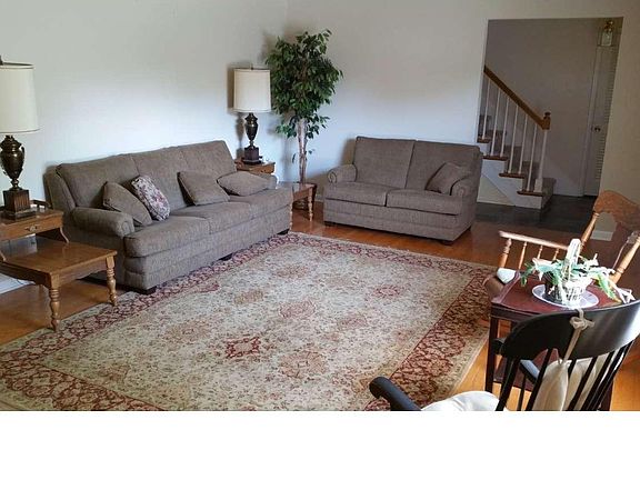 5th image of 951 Poplar St