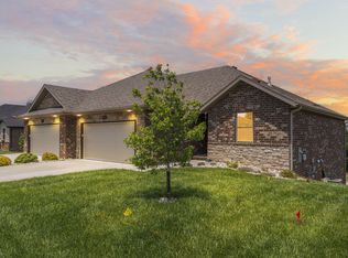 827 E Crystal Ave, Nixa, MO 65714