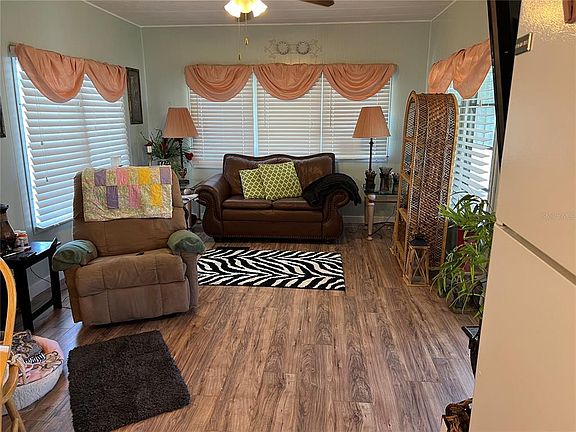 4th image of 9585 SE 161st St