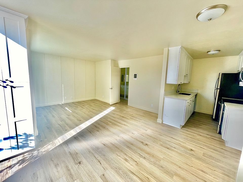 1st image of 4046 Crown Point Dr #3