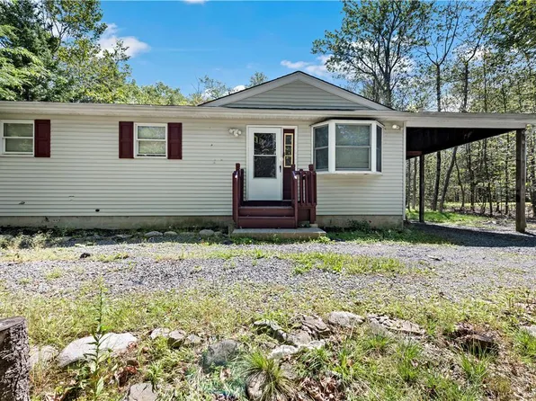 5111 Iroquois St, Tobyhanna, PA 18466
