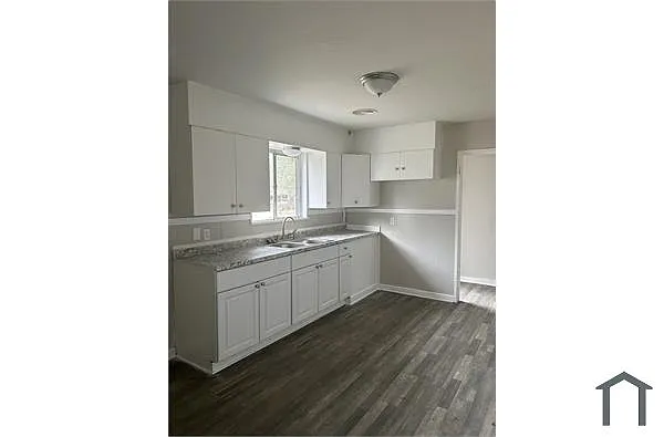 Building Photo - 2943 Lakewood Dr