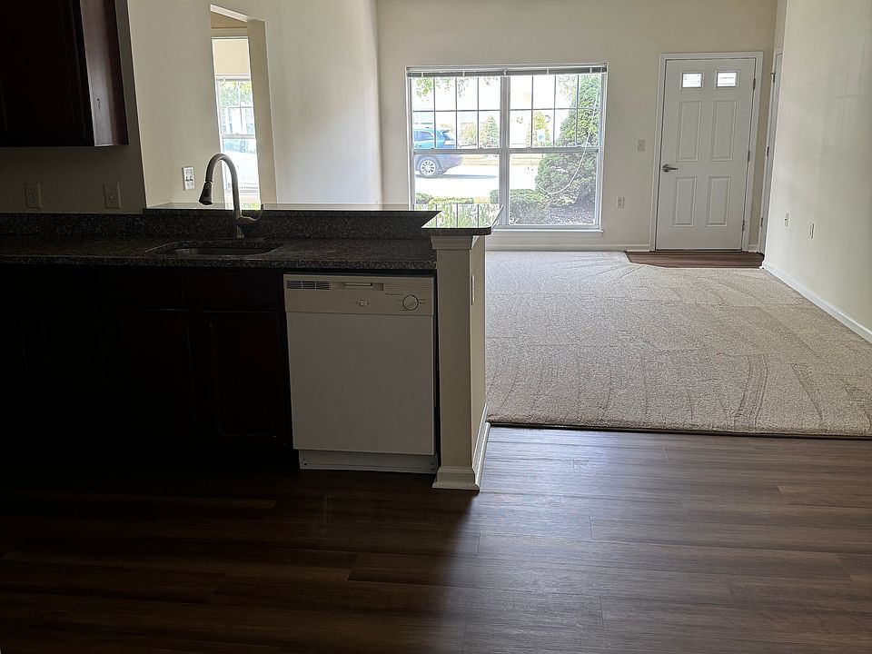 1st image of 17 Kempton Pl APT 2