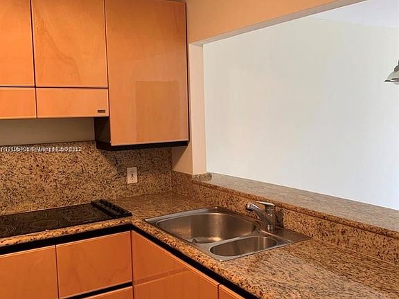 4th image of 1250 NE 125th St APT 402C