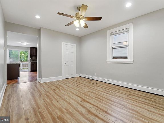 5th image of 909 Pine St