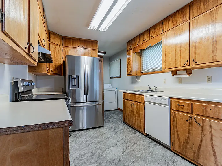 2106 Campbell Dr — Photo 12