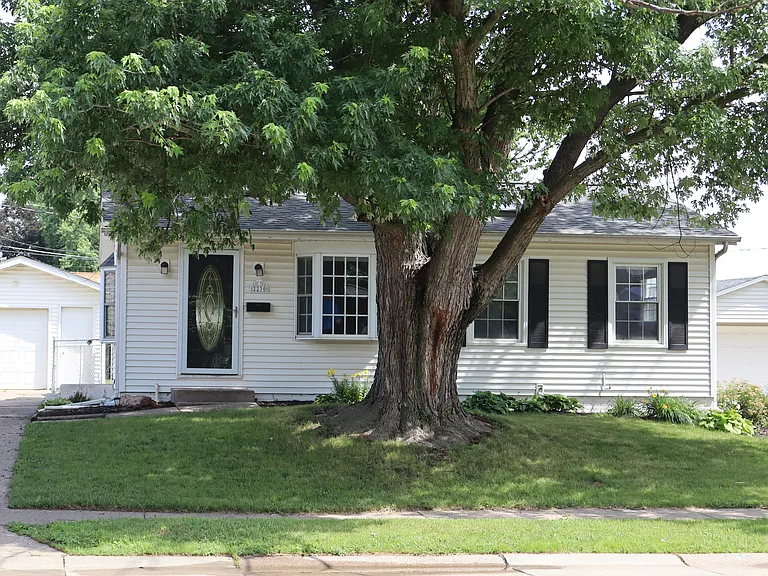 2230 Brookside Dr — Photo 1