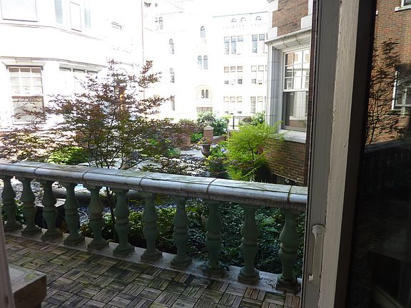 5th image of 1021 W Bryn Mawr Ave APT 1C