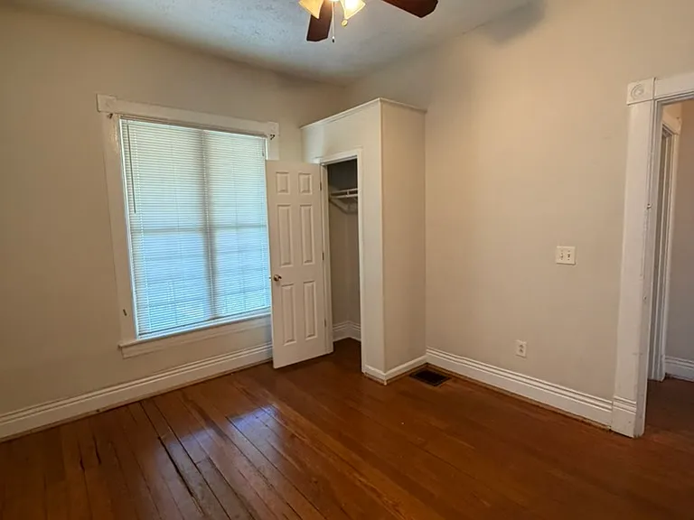 427 Montana Ave — Photo 11