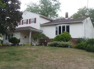 18 Drake Rd, Somerset, NJ 08873