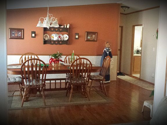 5th image of 213 Village Point Dr