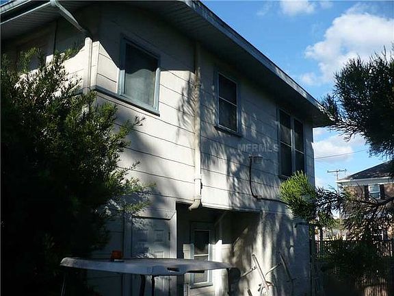 3rd image of 204 N Albany Ave