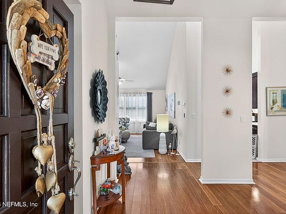 4th image of 713 CAMELIA Trail