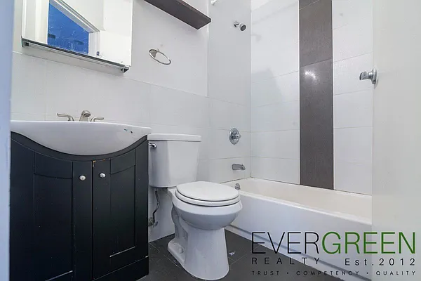 Rented by Evergreen Apartments BK | media 10