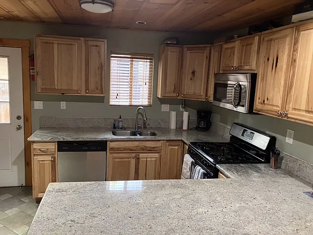 1122 Juniper Ave — Photo 2