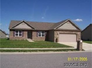 35 Arbor Crest Dr, Highland, IL 62249