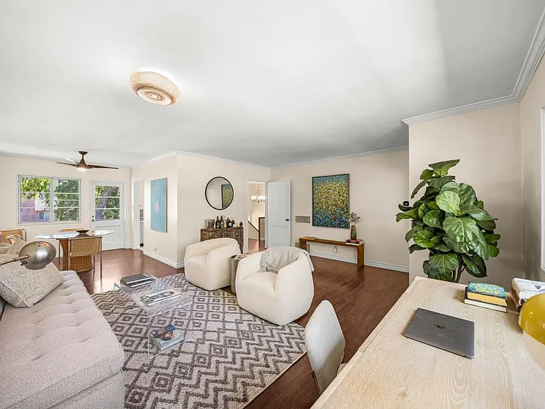 5150 1/2 Village Grn — Photo 2