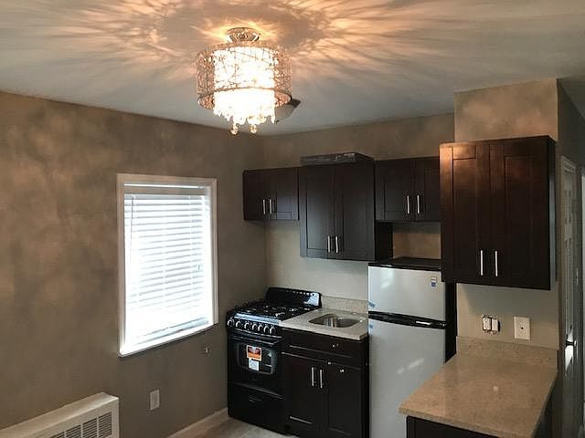 1st image of 1042 W Beech St #1