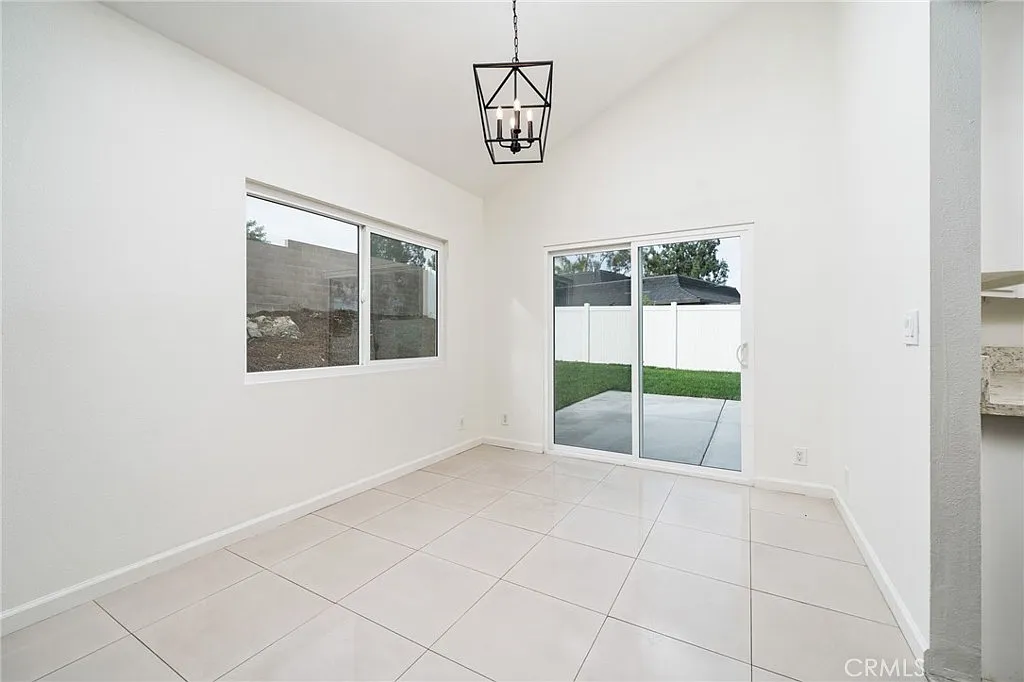 4 bed, 2025 sqft, $5,200 — Photo 4