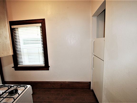 3rd image of 1423 Race St APT 4