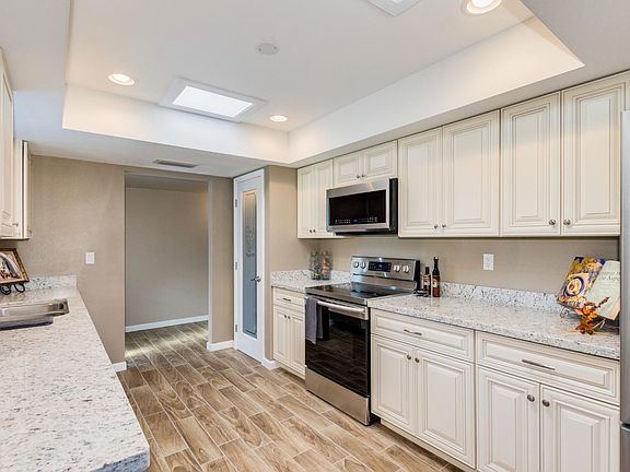 5th image of 10210 W Prairie Hills Cir